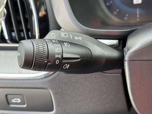 Used 2025 Volvo XC60 B5 Plus image 16