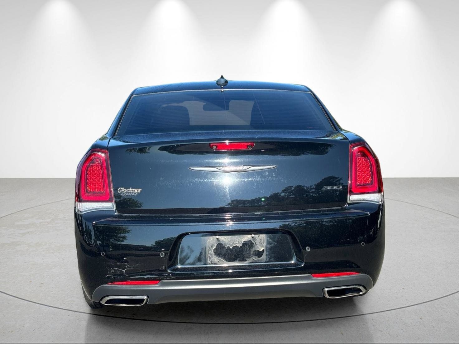 Used 2022 Chrysler 300 Touring L w/ Safetytec Plus Group AWD/4WD image 4