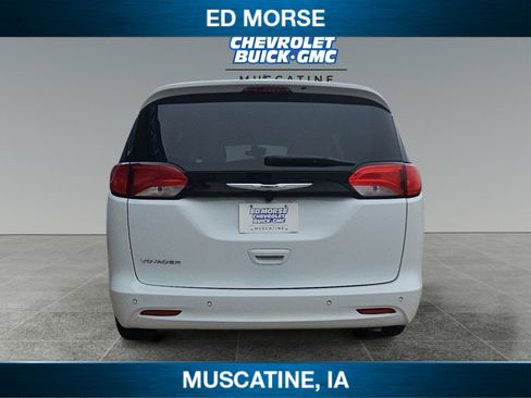 Used 2024 Chrysler Voyager LX image 4