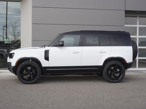 New 2026 Land Rover Defender 110 X-Dynamic SE image 8