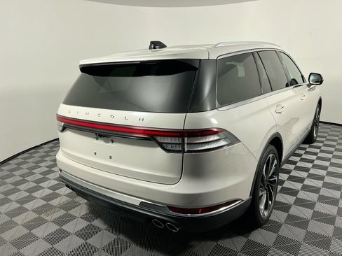 Used 2025 Lincoln Aviator Reserve w/ Luxury Package RWD image 3