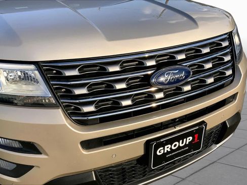 Used 2017 Ford Explorer Limited FWD image 29