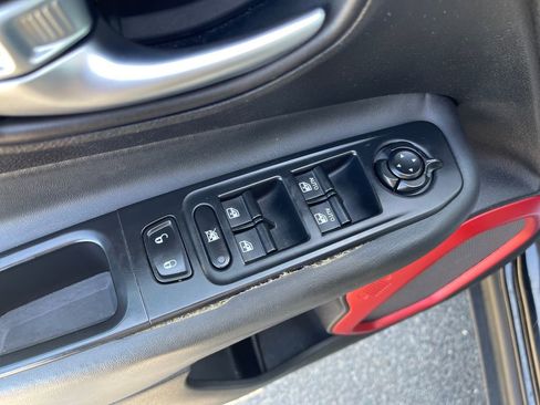 Used 2016 Jeep Renegade Trailhawk AWD/4WD image 16