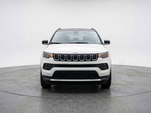 Used 2025 Jeep Compass Limited image 2