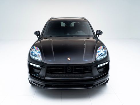 Certified 2026 Porsche Macan AWD/4WD image 6