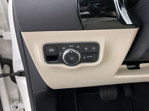 New 2025 Mercedes-Benz GLA 250 4MATIC image 17