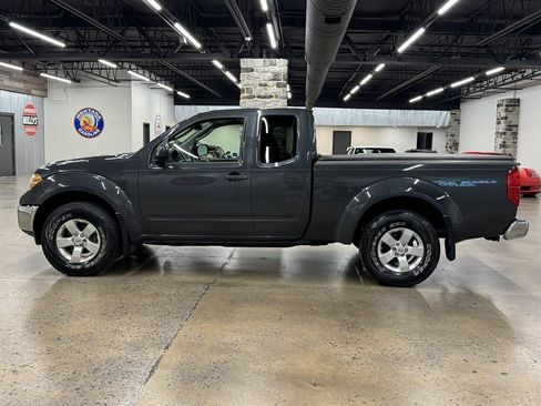 Used 2010 Nissan Frontier SE w/ SE Value Truck Pkg AWD/4WD image 4