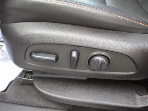 Used 2019 Chevrolet Equinox Premier image 17