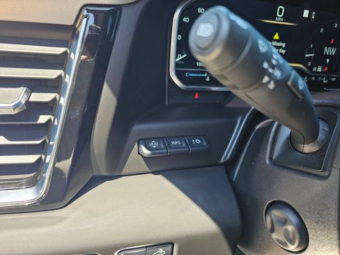 Used 2023 GMC Sierra 1500 Denali w/ Technology Package AWD/4WD image 17