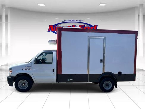 Used 2024 Ford E-350 and Econoline 350 Super Duty w/ Power Windows & Locks Group RWD image 4