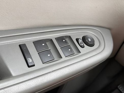 Used 2016 GMC Acadia SLE FWD image 19