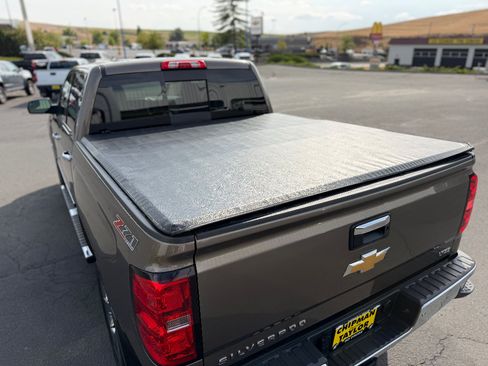 Used 2015 Chevrolet Silverado 1500 LTZ Z71 w/ LTZ Plus Package AWD/4WD image 23