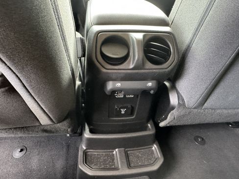 Used 2025 Jeep Wrangler Unlimited Sahara AWD/4WD image 23