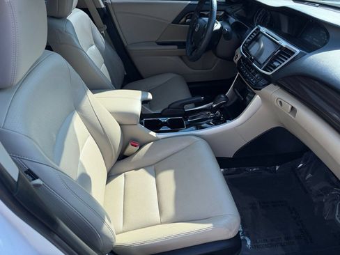 Used 2017 Honda Accord Touring image 26