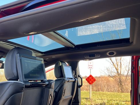 Used 2026 Chrysler Pacifica Limited w/ Uconnect Theater Family Group image 40