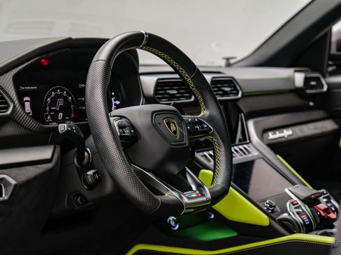 Used 2022 Lamborghini Urus AWD/4WD image 49