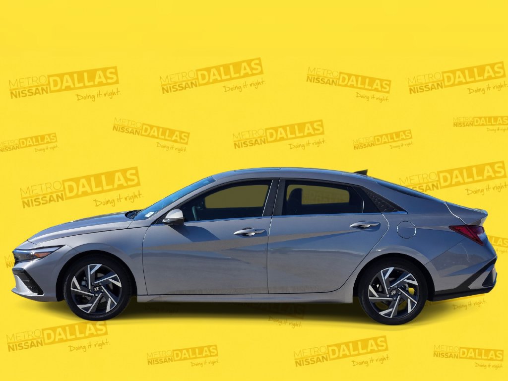 Used 2024 Hyundai Elantra SEL w/ Convenience Package FWD image 3