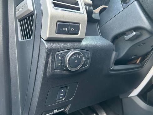 Used 2017 Ford F250 Lariat w/ Lariat Value Package image 19