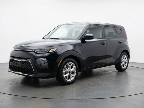 Used 2025 Kia Soul LX w/ LX Technology Package FWD image 3