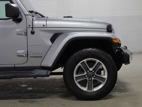 Used 2019 Jeep Wrangler Unlimited Sahara image 11