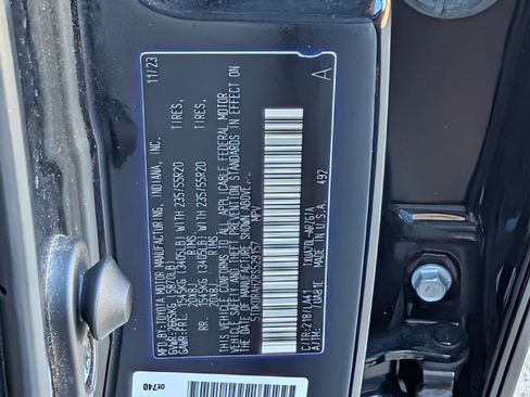 Used 2024 Toyota Highlander Platinum FWD image 35
