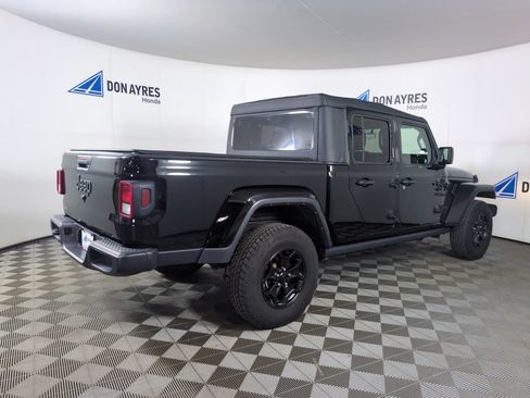 Used 2022 Jeep Gladiator Sport AWD/4WD image 8