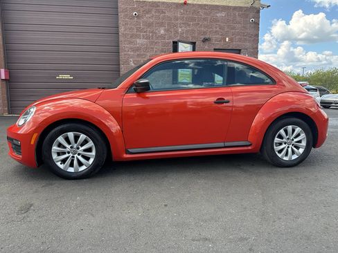 Used 2017 Volkswagen Beetle 1.8T Classic FWD image 1