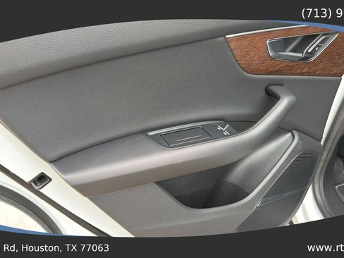 Used 2020 Audi Q8 Prestige w/ Prestige Package image 27