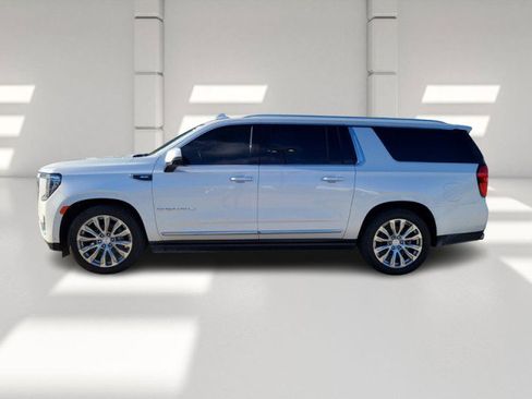 Used 2023 GMC Yukon XL Denali w/ Denali Reserve Package image 4