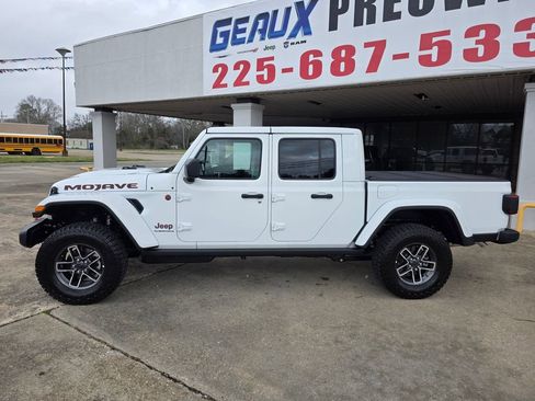 Used 2026 Jeep Gladiator Mojave image 2