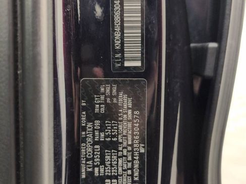 Used 2024 Kia Carnival LX image 48