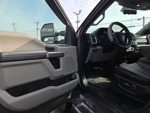 Used 2017 Ford F250 XLT w/ XLT Premium Package image 7