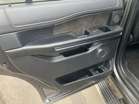 Used 2021 Ford Expedition Limited image 16
