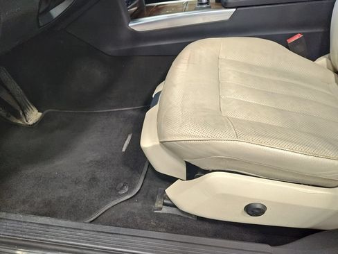 Used 2014 Mercedes-Benz E 350 Sedan image 28
