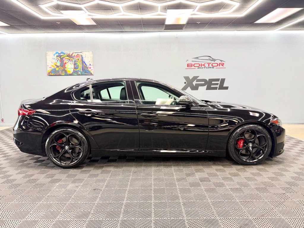 Used 2020 Alfa Romeo Giulia w/ Quick Order Package 22K Sport RWD image 17