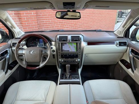 Used 2017 Lexus GX 460 image 9