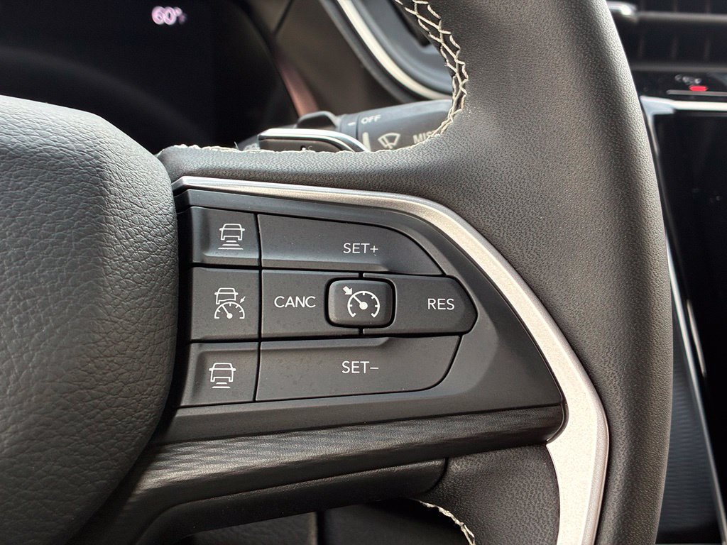 Used 2023 Jeep Grand Cherokee Laredo AWD/4WD image 23