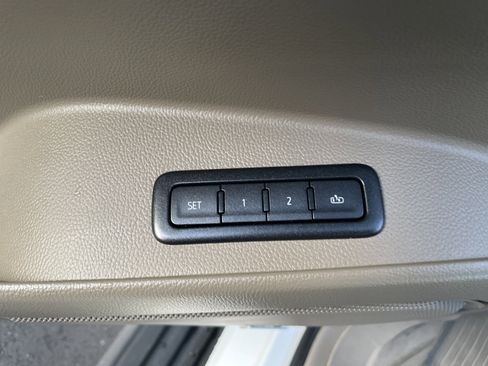 Used 2020 Chevrolet Suburban LT image 43