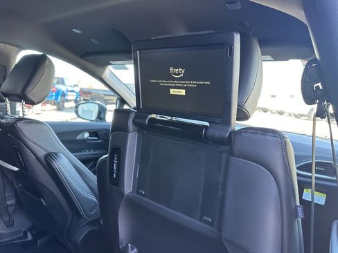 New 2026 Chrysler Pacifica Select image 4