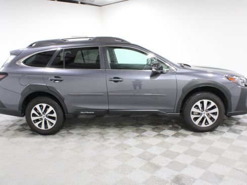 Used 2025 Subaru Outback Premium w/ Popular Package #1A AWD/4WD image 35