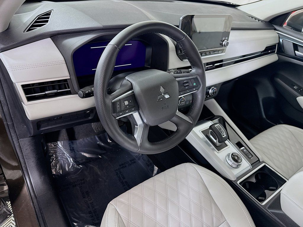 Used 2023 Mitsubishi Outlander SEL AWD/4WD image 18