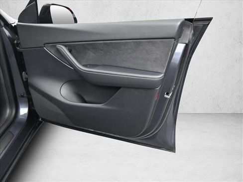 Used 2021 Tesla Model Y Long Range image 29