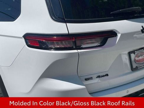 Used 2023 Jeep Grand Cherokee L Limited w/ Black Appearance Package AWD/4WD image 14