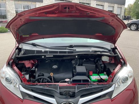 Used 2020 Toyota Sienna LE w/ LE Preferred Package FWD image 53