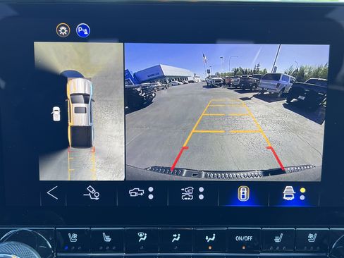 Used 2026 Chevrolet Colorado ZR2 w/ Technology Package AWD/4WD image 14