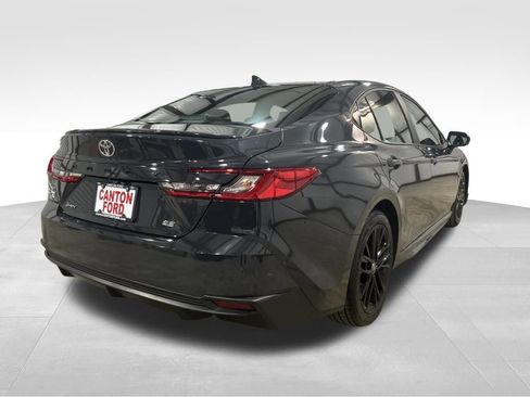 Used 2025 Toyota Camry SE image 5
