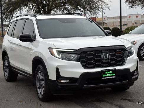 Used 2023 Honda Passport TrailSport image 2