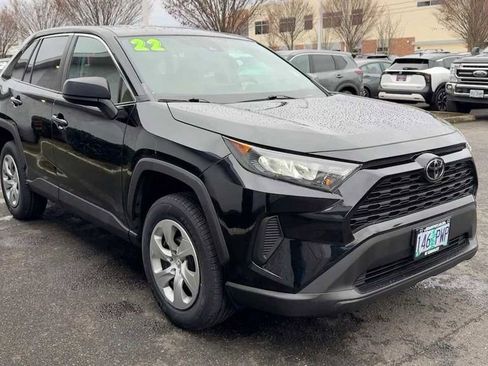 Used 2022 Toyota RAV4 LE image 5