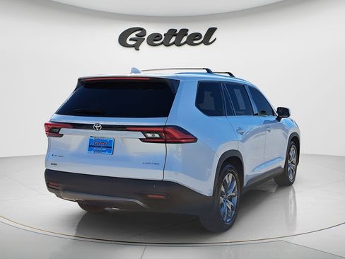 Used 2024 Toyota Grand Highlander Limited image 3