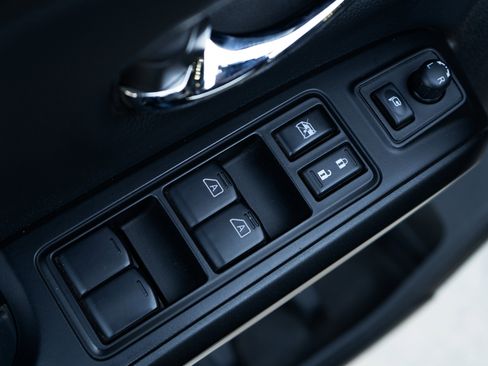 Used 2024 Nissan Titan PRO-4X w/ Pro-4x Convenience Package image 39